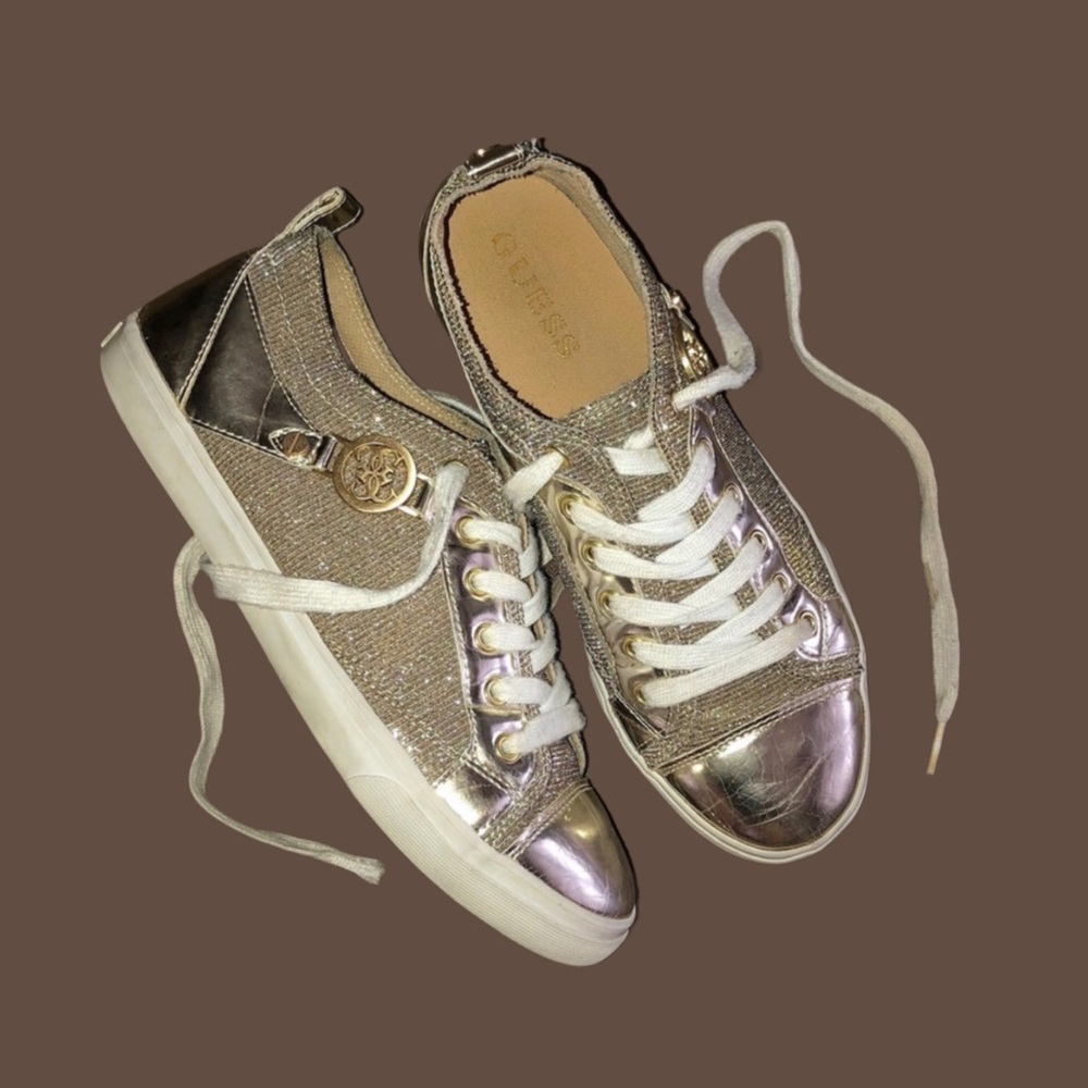 Guess✨ ‘Maadet 2’ Sneakers - Picture 3 of 9